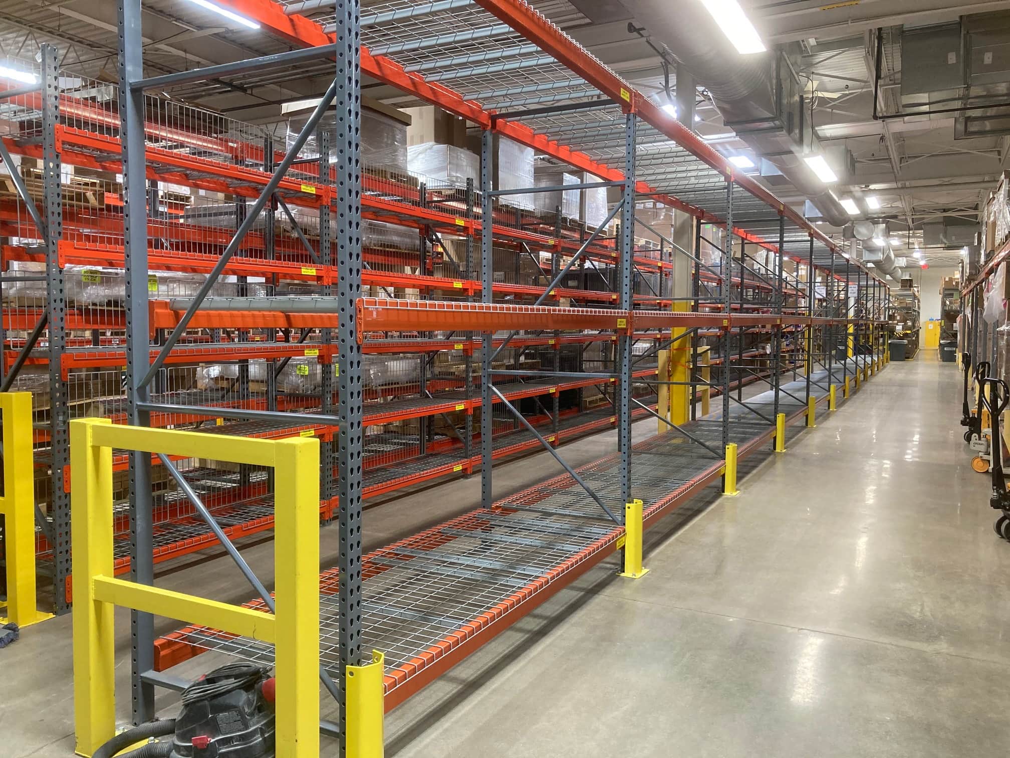 https://www.cranston-material-handling-equipment.com/wp-content/uploads/2021/03/Pallet-Racks.jpg